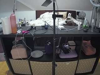 voyeurcam-julmodels-whitebed-6