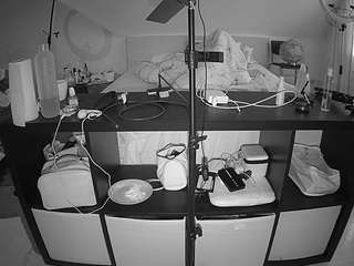 voyeurcam-julmodels-whitebed-6