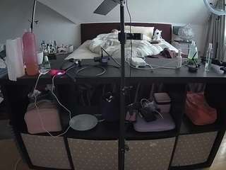 voyeurcam-julmodels-whitebed-6