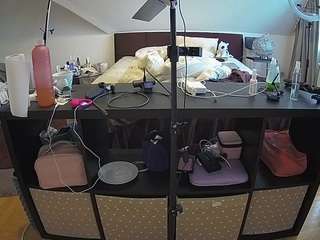 voyeurcam-julmodels-whitebed-6 webcam