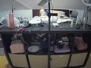 voyeurcam-julmodels-whitebed-6