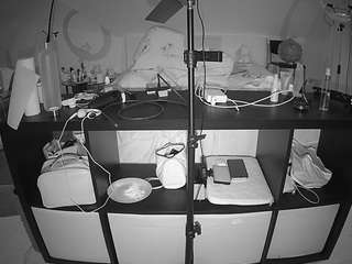 voyeurcam-julmodels-whitebed-6