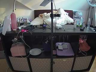 voyeurcam-julmodels-whitebed-6