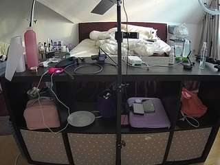 voyeurcam-julmodels-whitebed-6