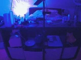 voyeurcam-julmodels-whitebed-6