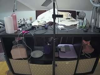 voyeurcam-julmodels-whitebed-6