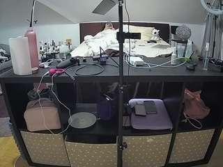 voyeurcam-julmodels-whitebed-6 webcam