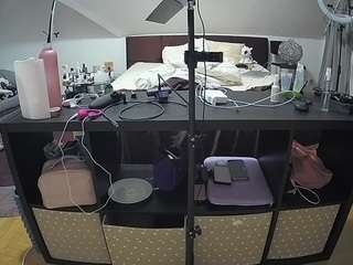 voyeurcam-julmodels-whitebed-6 webcam