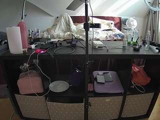 voyeurcam-julmodels-whitebed-6