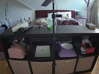 voyeurcam-julmodels-whitebed-6