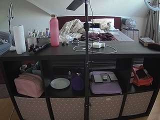 voyeurcam-julmodels-whitebed-6