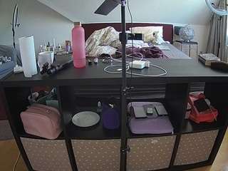 voyeurcam-julmodels-whitebed-6