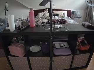 voyeurcam-julmodels-whitebed-6