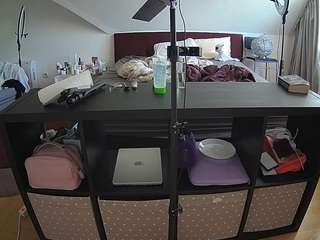 voyeurcam-julmodels-whitebed-6 webcam
