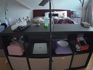 voyeurcam-julmodels-whitebed-6