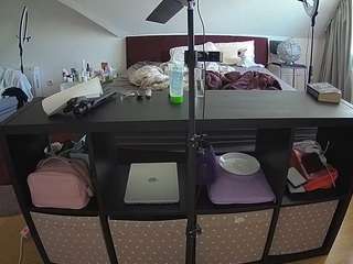 voyeurcam-julmodels-whitebed-6