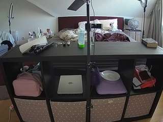 voyeurcam-julmodels-whitebed-6
