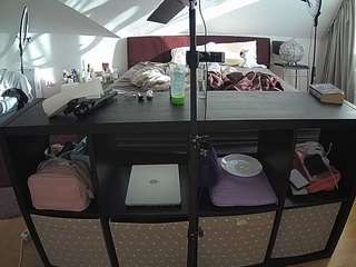 voyeurcam-julmodels-whitebed-6