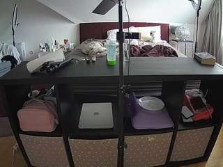 voyeurcam-julmodels-whitebed-6