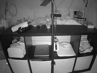 voyeurcam-julmodels-whitebed-6 - Live HD Webcam