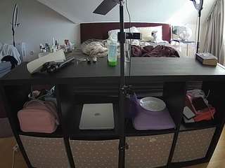 voyeurcam-julmodels-whitebed-6