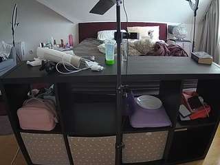 voyeurcam-julmodels-whitebed-6 webcam