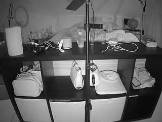 voyeurcam-julmodels-whitebed-6's CamSoda show and profile