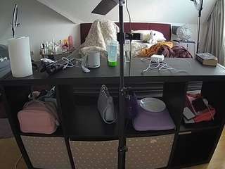 voyeurcam-julmodels-whitebed-6 webcam