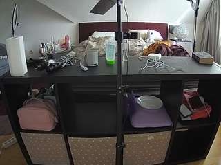 voyeurcam-julmodels-whitebed-6 webcam