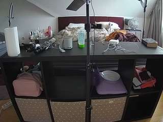 voyeurcam-julmodels-whitebed-6 webcam