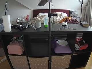 voyeurcam-julmodels-whitebed-6 webcam