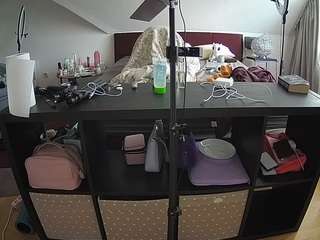 voyeurcam-julmodels-whitebed-6