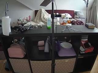 voyeurcam-julmodels-whitebed-6