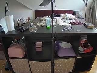 voyeurcam-julmodels-whitebed-6 webcam