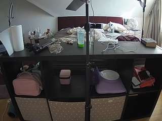 voyeurcam-julmodels-whitebed-6