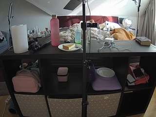 voyeurcam-julmodels-whitebed-6's CamSoda show and profile