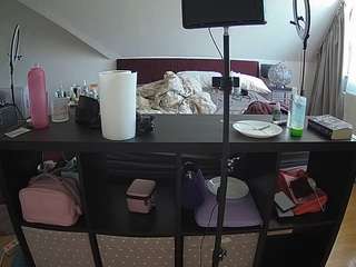 voyeurcam-julmodels-whitebed-6