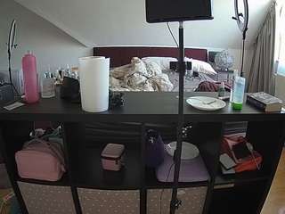 voyeurcam-julmodels-whitebed-6's CamSoda show and profile