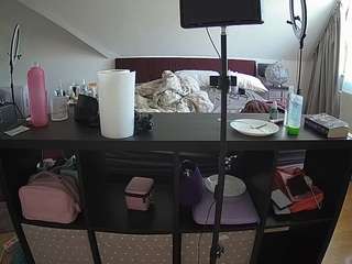 voyeurcam-julmodels-whitebed-6