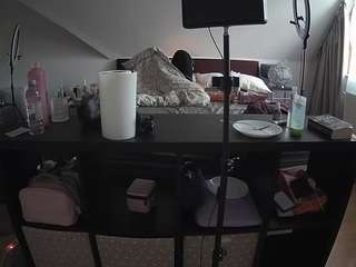voyeurcam-julmodels-whitebed-6's CamSoda show and profile