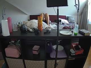 voyeurcam-julmodels-whitebed-6