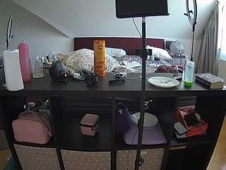 voyeurcam-julmodels-whitebed-6