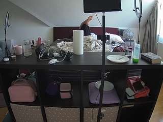 voyeurcam-julmodels-whitebed-6 webcam