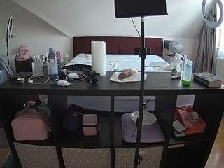 voyeurcam-julmodels-whitebed-6