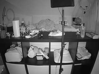 voyeurcam-julmodels-whitebed-6