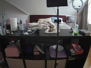 voyeurcam-julmodels-whitebed-6