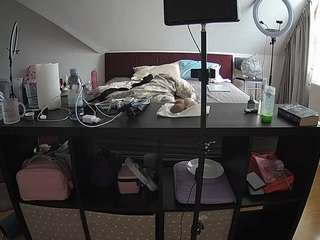 voyeurcam-julmodels-whitebed-6