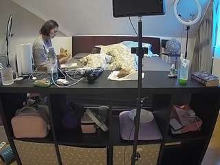 voyeurcam-julmodels-whitebed-6's CamSoda show and profile