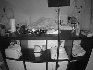 voyeurcam-julmodels-whitebed-6