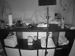 voyeurcam-julmodels-whitebed-6 webcam